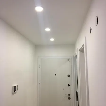 Crown - - Studio Flat אבסלאר